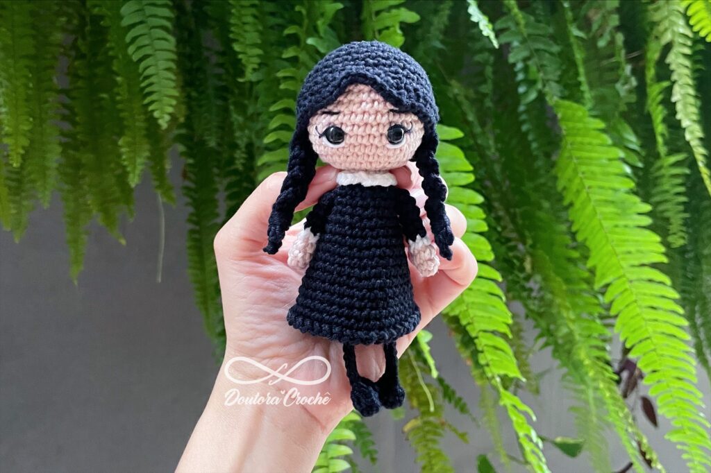 Mini Wandinha Addams